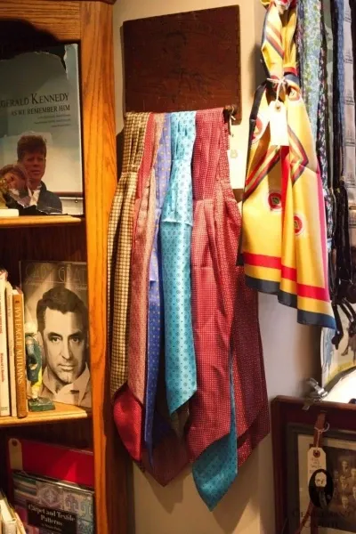 Ấn tượng với cà vạt phối casual và blazer sáng màu