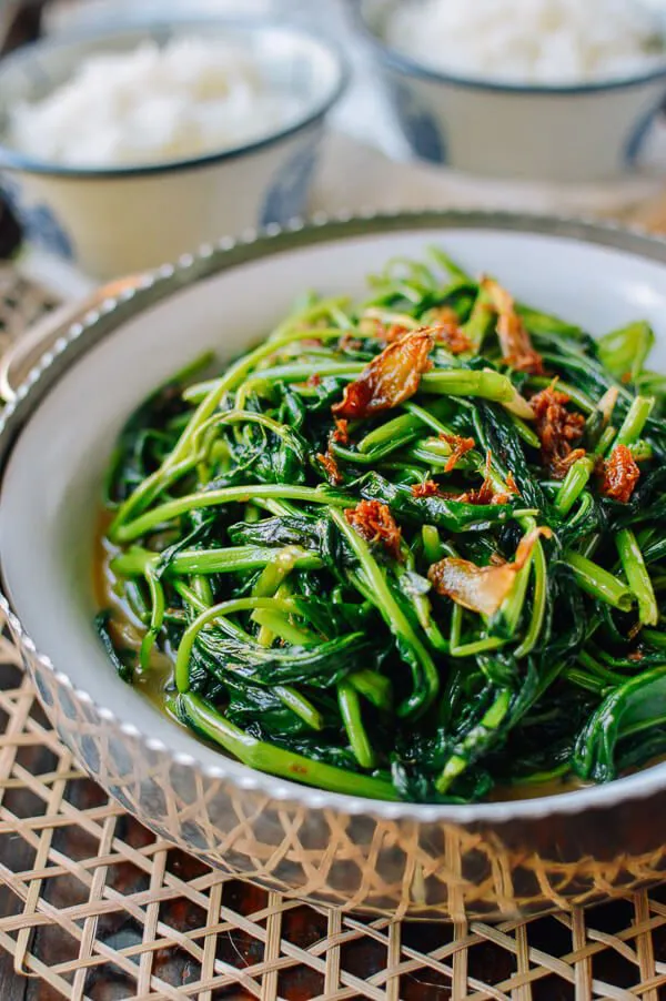 Rau muống là nguyên liệu chính cho nhiều món ăn Việt